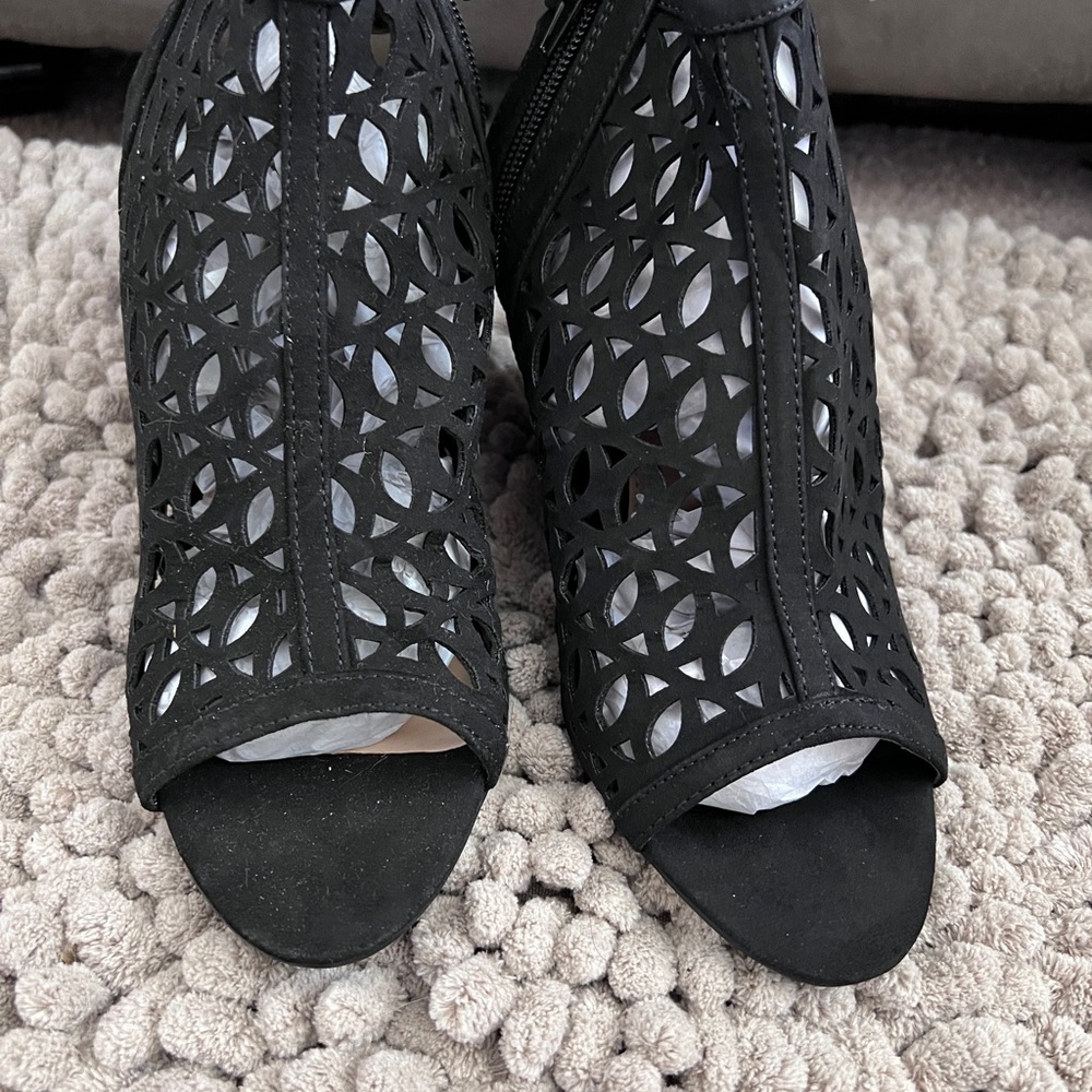 NWT Elegant Black Women's Peep-Toe Shoes